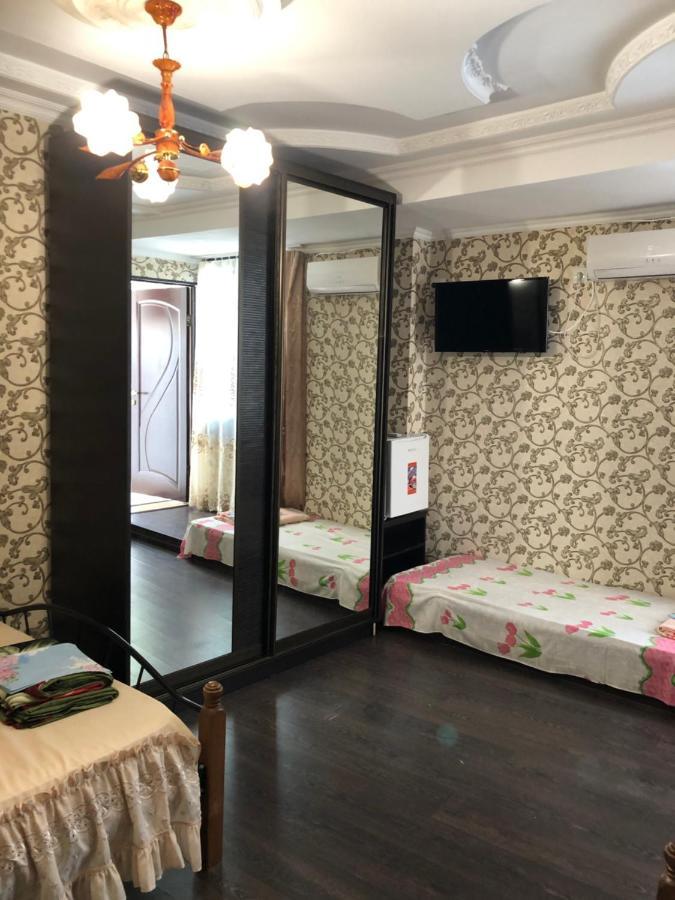 Nina Mini Hotel Gagra Exteriör bild