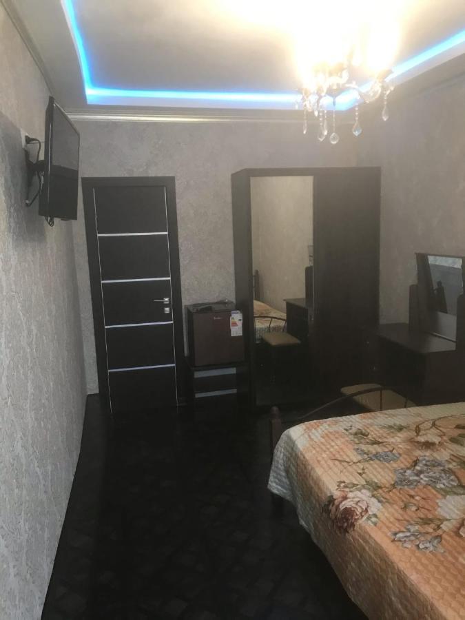 Nina Mini Hotel Gagra Exteriör bild