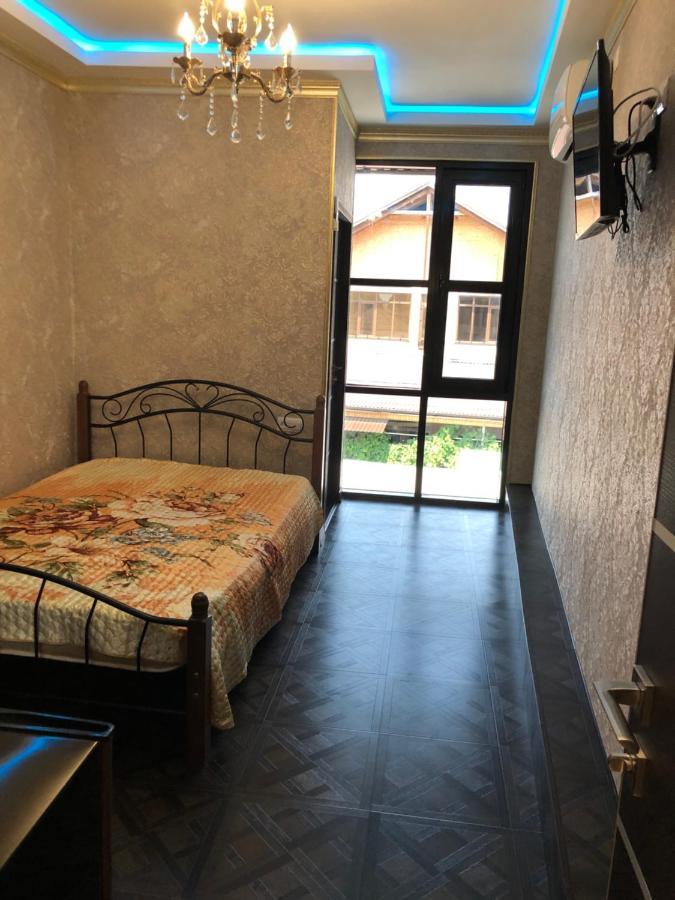 Nina Mini Hotel Gagra Exteriör bild