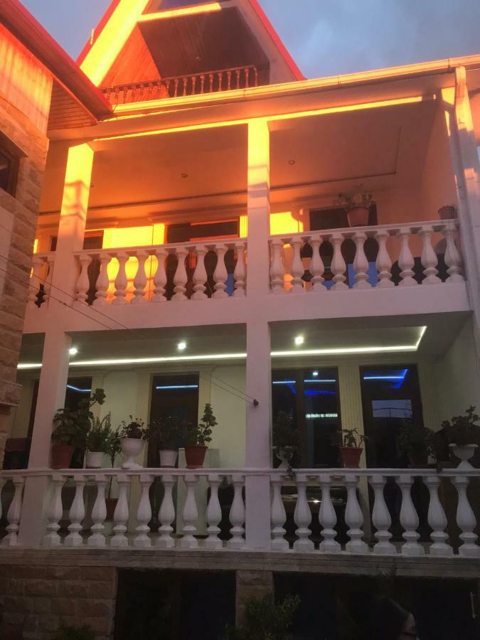 Nina Mini Hotel Gagra Exteriör bild